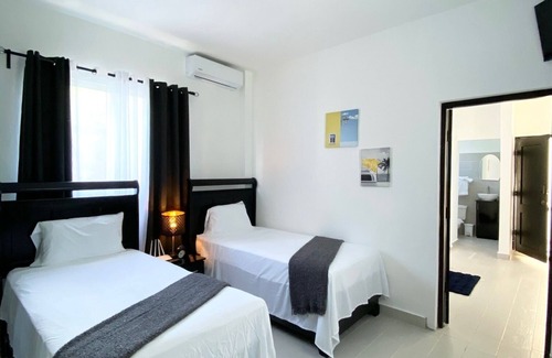 Juan Dolio Cama Y Desayuno | The white rock villa this 9 bedroom 9 bathroom offer fee continental breakfast