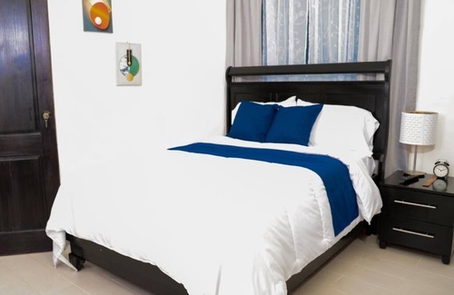 Juan Dolio Cama Y Desayuno | The white rock villa this 9 bedroom 9 bathroom offer fee continental breakfast