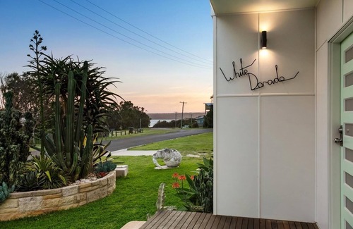 Berrara Casa | The White Dorado 🐟 Two mins walk to Kirby’s Beach 🌺