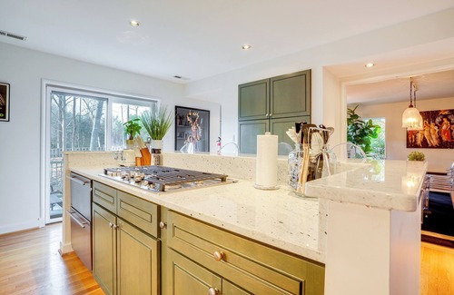 Rio Apartamento | The White Elephant Inn Getaway w/ Pool & Hot Tub!