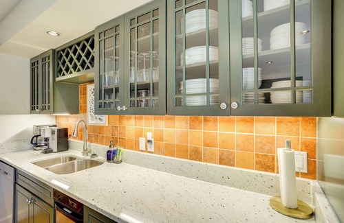 Rio Apartamento | The White Elephant Inn Getaway w/ Pool & Hot Tub!