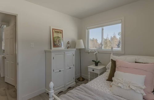 Lachute Chalet De Esquí | The White Hare / Le Lièvre Blanc