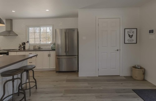 Lachute Chalet De Esquí | The White Hare / Le Lièvre Blanc