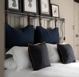 Giddeahall Hotel | The White Hart Ford