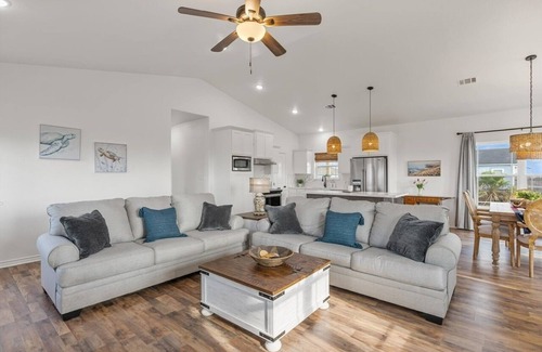Gilchrist Casa | The White Heron - Bayside home with Ocean views!
