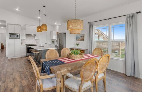 Gilchrist Casa | The White Heron - Bayside home with Ocean views!