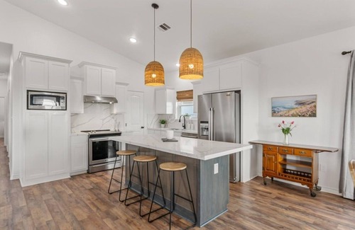 Gilchrist Casa | The White Heron - Bayside home with Ocean views!