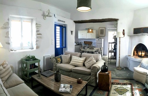 Pounta Casa | THE WHITE HOUSE: exact white point to explore island Paros