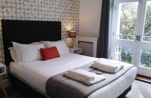 Kemptown Hotel | The White House