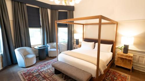 Napa Hotel | The White House Napa Valley