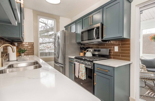 New Albany Casa | The White House on Oak - Minutes from Louisville