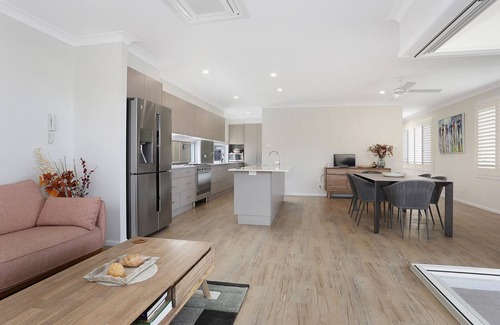 Yamba Casa | The White House Yamba a short walk to the beach