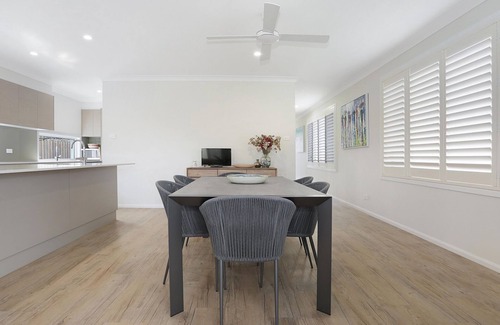Yamba Casa | The White House Yamba a short walk to the beach
