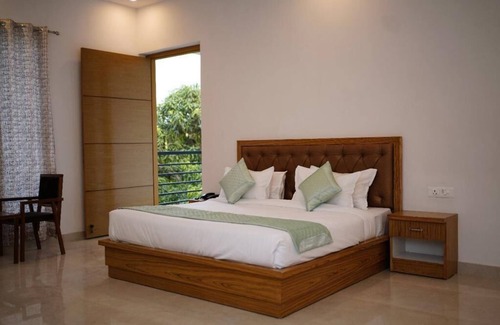 Bail Parao Complejo | THE WHITE OAK CORBETT SPA & RESORT