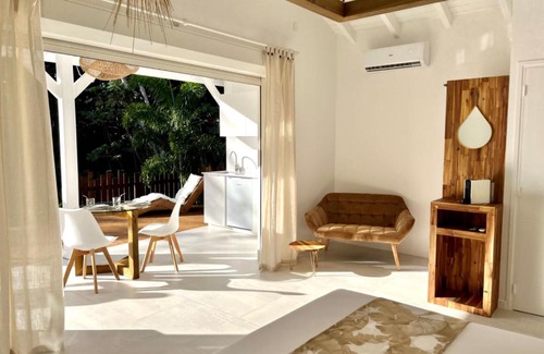 Sainte-Rose Casa | The White Palm - Tropical Bungalow