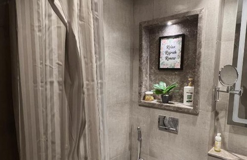 Noida Apartamento | The White Rock- a luxury apartment