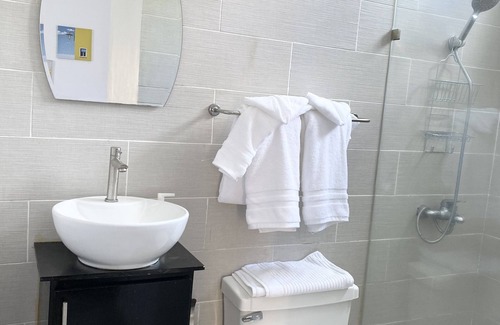Guayacanes Cama Y Desayuno | The White Rock Hotel BB