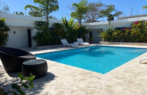 Guayacanes Cama Y Desayuno | The White Rock Hotel B&B