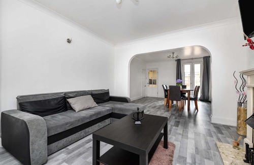 Colchester Casa | The White Rose Crown, Free Parking & Wifi, 10beds