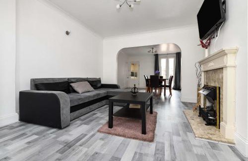 Colchester Casa | The White Rose Crown, Free Parking & Wifi, 10beds