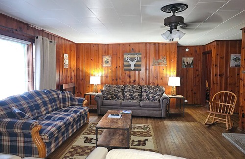 Hillsboro Cabina | The White Stag