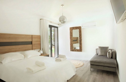 Carvalhal Villa | The White Villa by The Getaway Collection