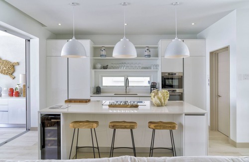 Mount Standfast Villa | The Whitehouse on Mango Drive, a stylish luxury 4 bedroom villa in Porters Place
