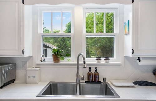 Macatawa Casa | The Whitman Cottage - Quaint Home Near Lake Macatawa