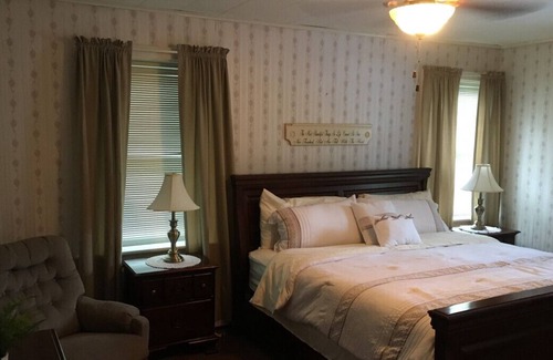 Tyrone Casa | The Whole Place! -- Serene Sinking Valley Retreat