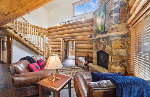 Blue Rock Springs Casa | The Wicker Creel Cabin cabin
