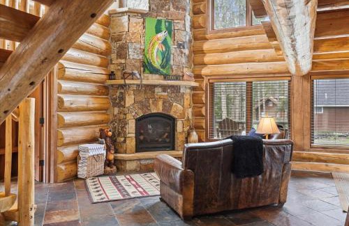 Blue Rock Springs Casa | The Wicker Creel Cabin cabin