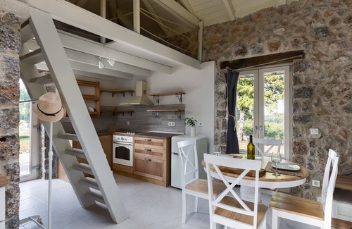 Dassia Cabaña | The Wild Cyclamen Stone House and Estate