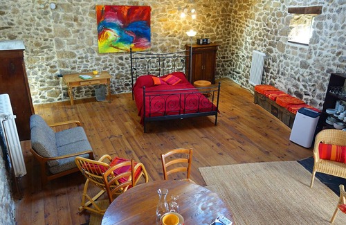 Laboule Apartamento | The wild mountains of the Ardèche, gîte in the old barn