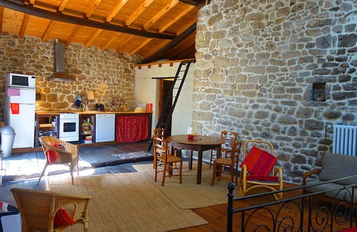 Laboule Apartamento | The wild mountains of the Ardèche, gîte in the old barn