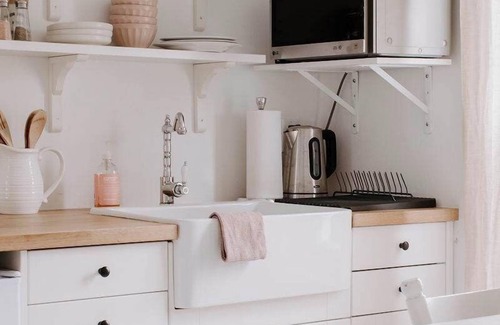 Prince Edward Casa | The Wild Rose - Cozy PEC Rental in Picton