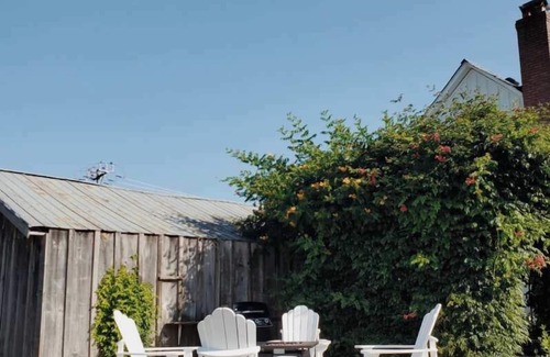 Prince Edward Casa | The Wild Rose - Cozy PEC Rental in Picton