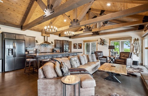 Princeton Casa | The Wilderness Lodge | Private 440-Acre Luxury Escape Outside of Kansas City
