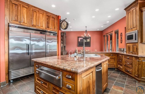Alton Otro | The Wildflower-Near Zion & Bryce, sleeps 30+