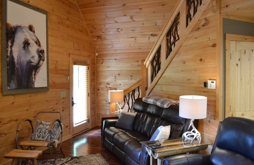 Helen Cabina | The Wildlife Cabin - 1.5 miles to Downtown Helen