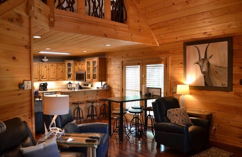 Helen Cabina | The Wildlife Cabin - 1.5 miles to Downtown Helen