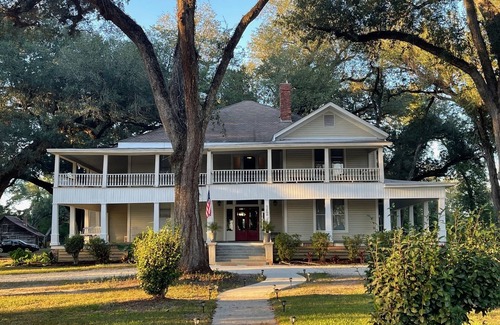Greenwood Casa | The Willis House Historic Home Retreat on 6 Acres and 35 Live Oak Trees