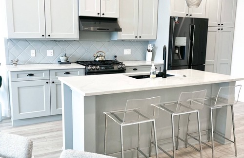 Westbank Condominio | The Willow a Modern lake front condo steps from a quiet beach