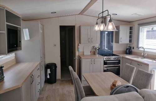 Hastings Casa | The Willows - 3 bedrooms with enclosed decking (D/F)