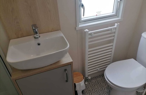 Hastings Casa | The Willows - 3 bedrooms with enclosed decking (D/F)