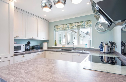 Dinas Cross Casa | The Willows Dinas Cross, Holiday Home Dinas, Sleeps 5, 3 bedrooms, bathrooms