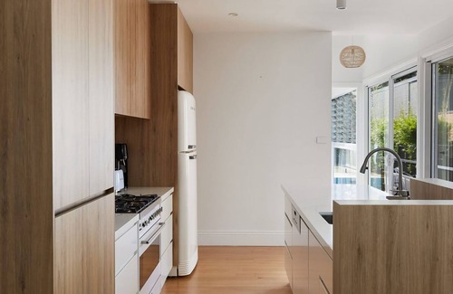 Cooks Hill Casa | The Willows - family holiday home with swimming pool