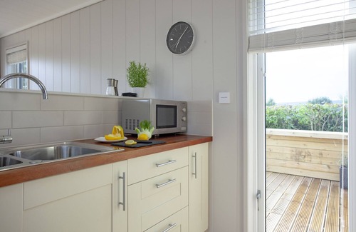 Cheddar Cabina | The Willows, Strawberryfield Park - a lodge that sleeps 4 guests in 2 bedrooms