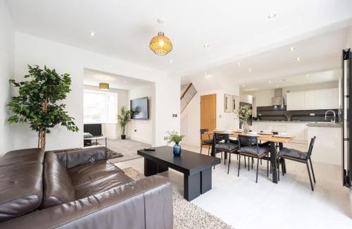 Wilmslow Casa | The Wilmslow House Free Parking - Close to Airport