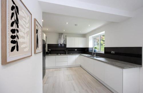 Wilmslow Casa | The Wilmslow House Free Parking - Close to Airport