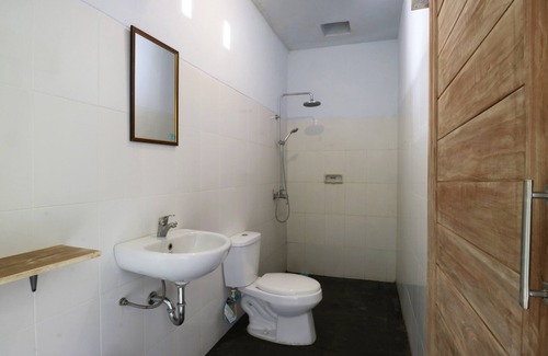 Batu Bolong Hotel | The Wina Guesthouse 2